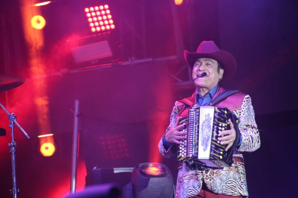 Concierto Tigres del Norte Chevron Park Los Mochis