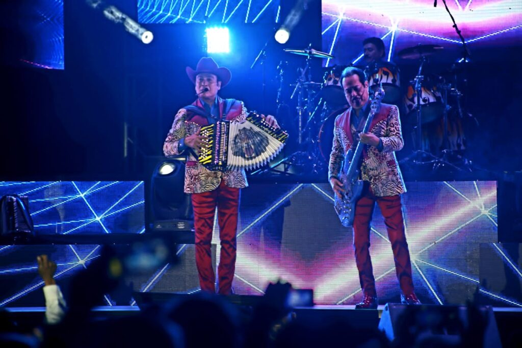 Concierto Tigres del Norte Chevron Park Los Mochis