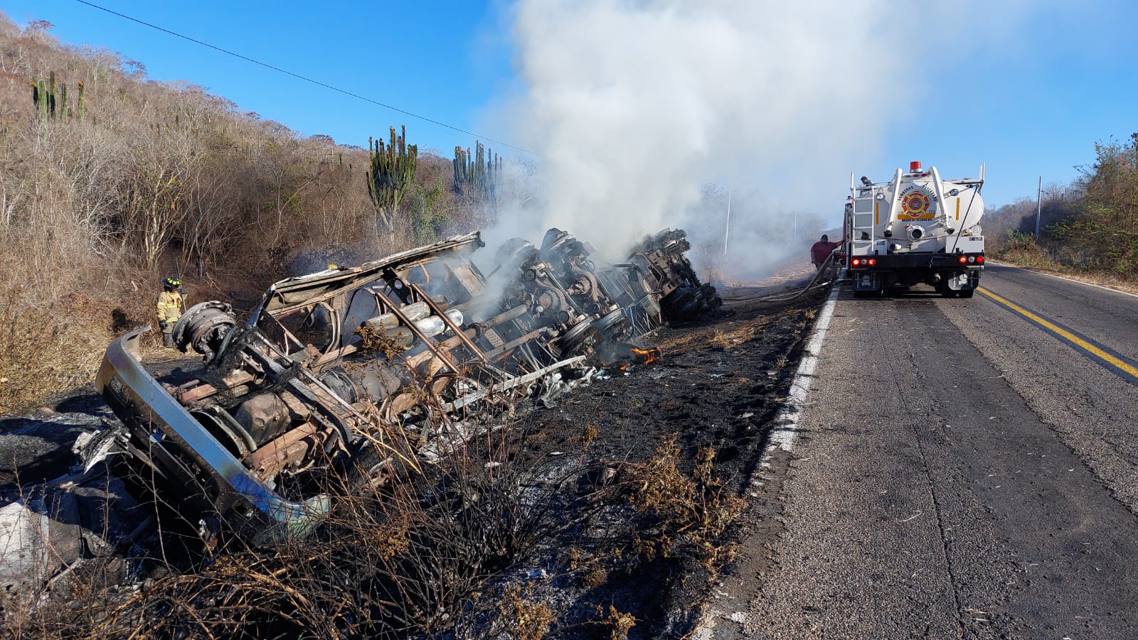 Incendio Tráiler Mazatlán-Culiacán