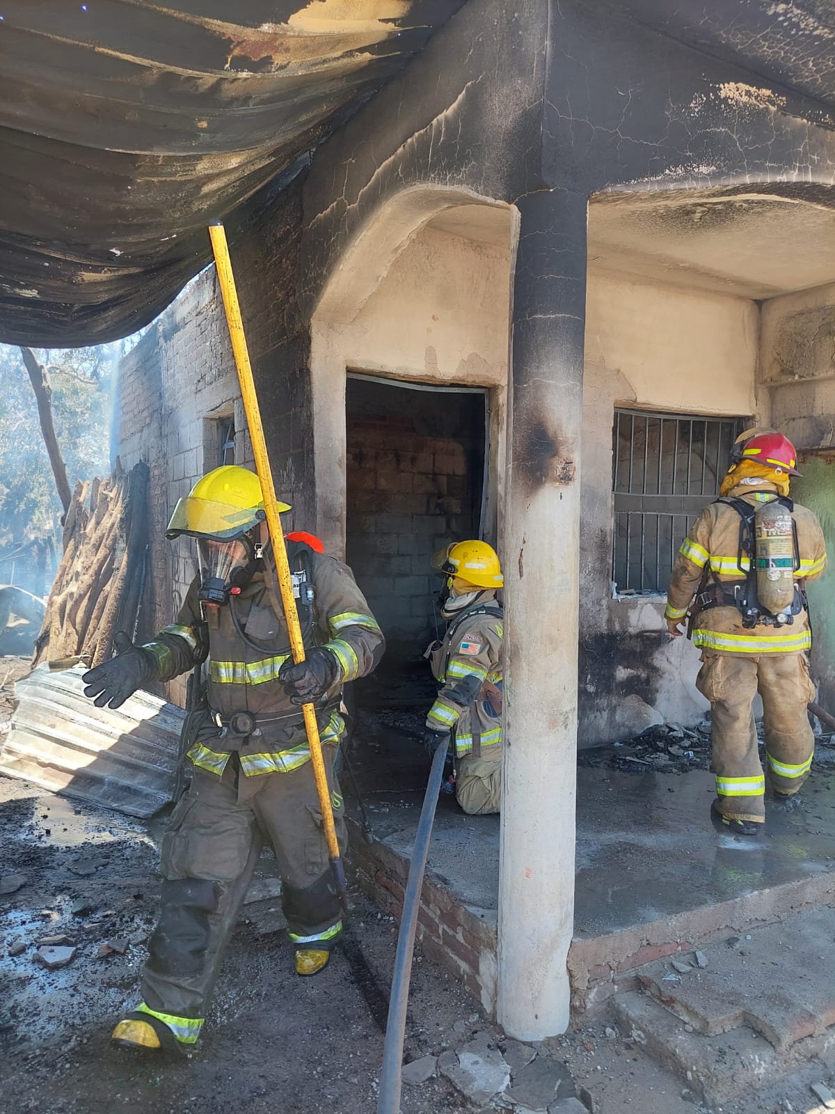 Incendio consume vivienda