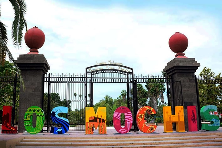 LOS MOCHIS