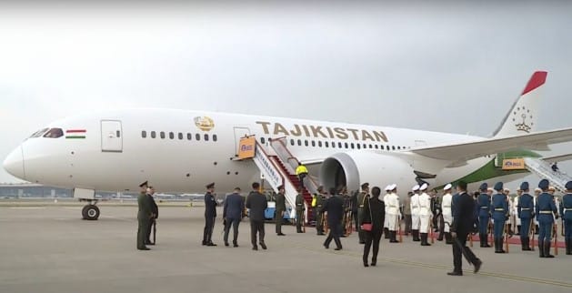 Presidente Tayikistán avión