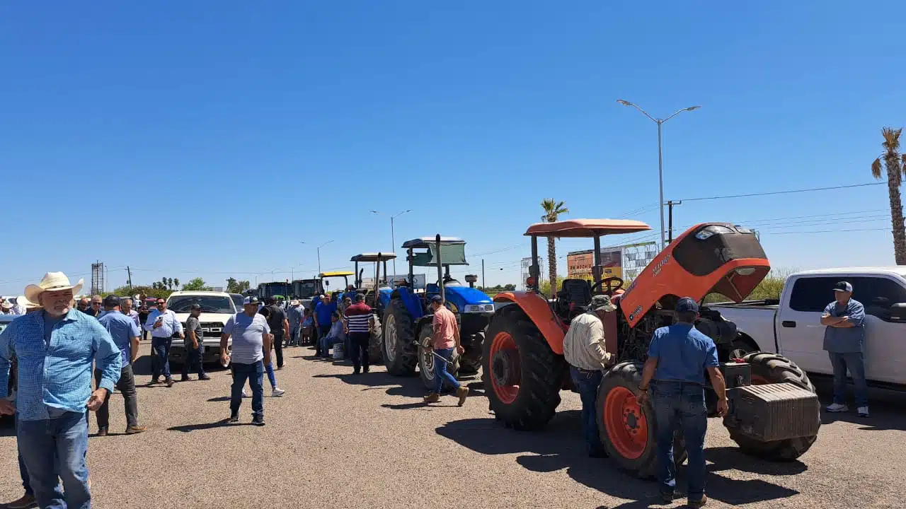 Productores de Sinaloa que bloquean Pemex