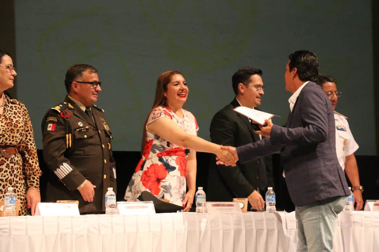 Reconocen a 81 maestros de Mazatlán que han forjado a la sociedad con valor, amor y paciencia