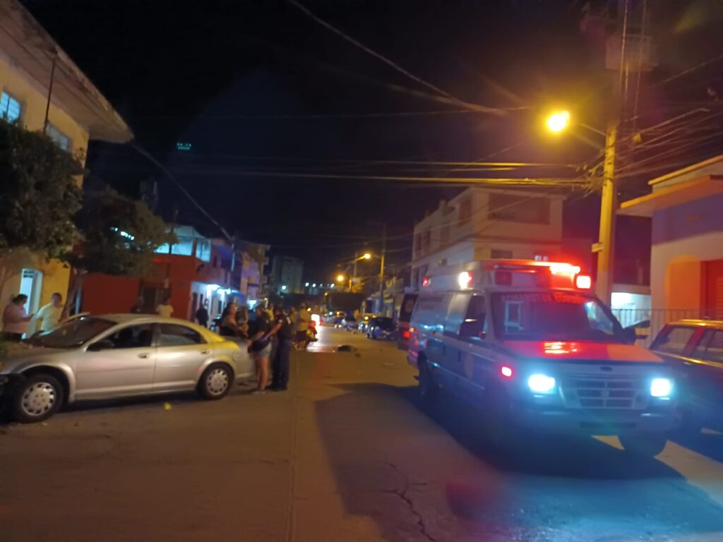 Un Kia se estrella contra un árbol; mañana de 10 de mayo accidentada se registra en Mazatlán