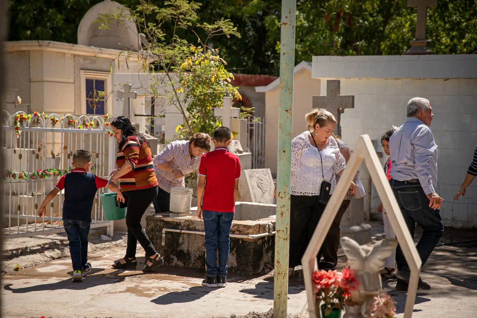 Vigilancia en panteones por Día de las Madres