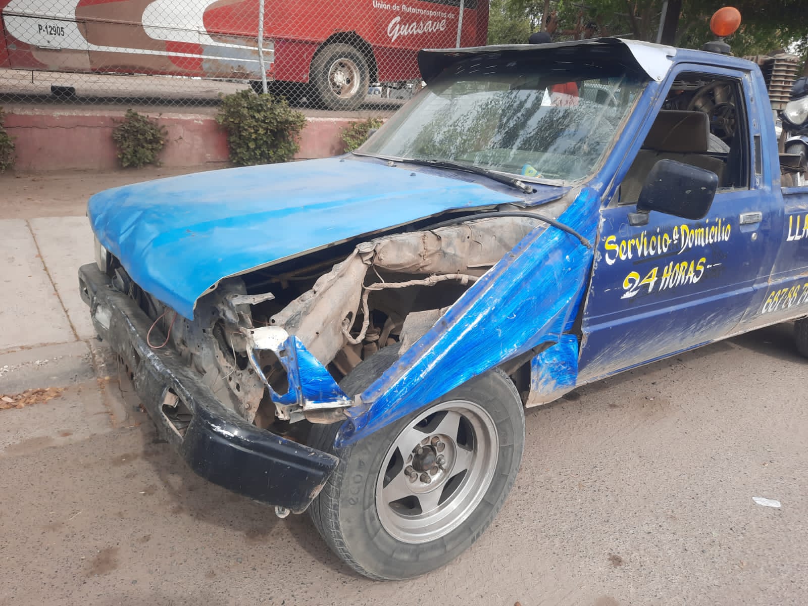Tras embestir a motociclista con su camioneta en Guasave, conductor huye abandonando la unidad