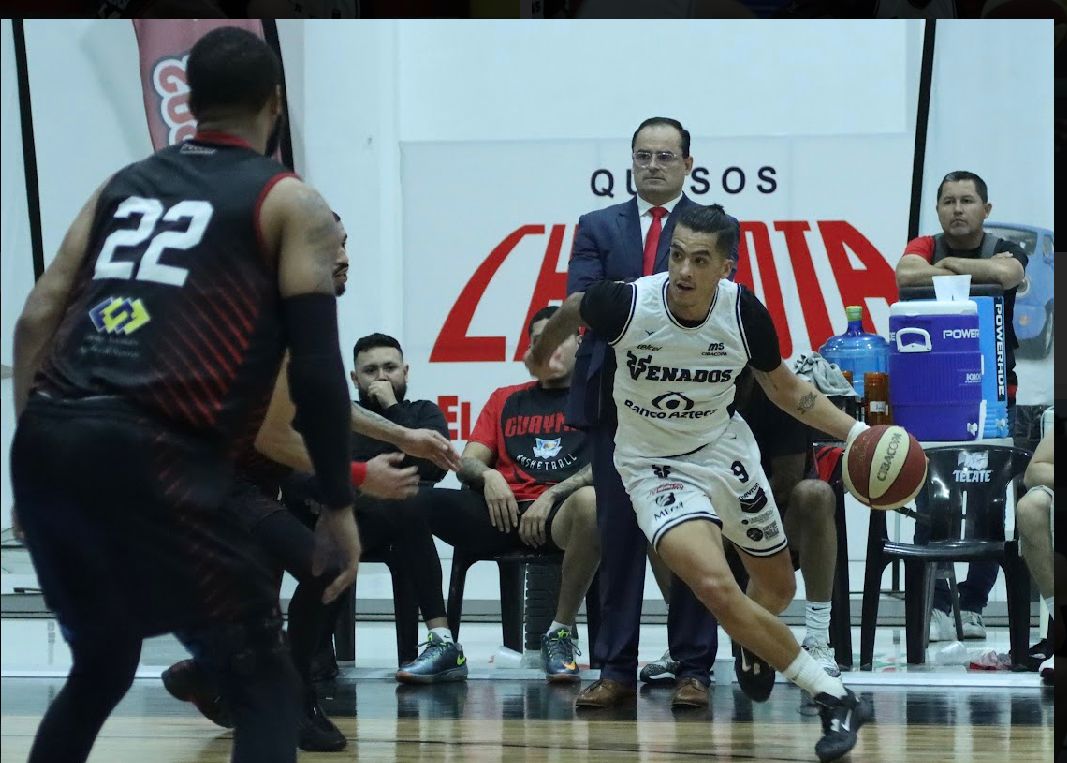 ¡Buen debut! Alonzo Stafford guía a Venados Basketball hacia la victoria