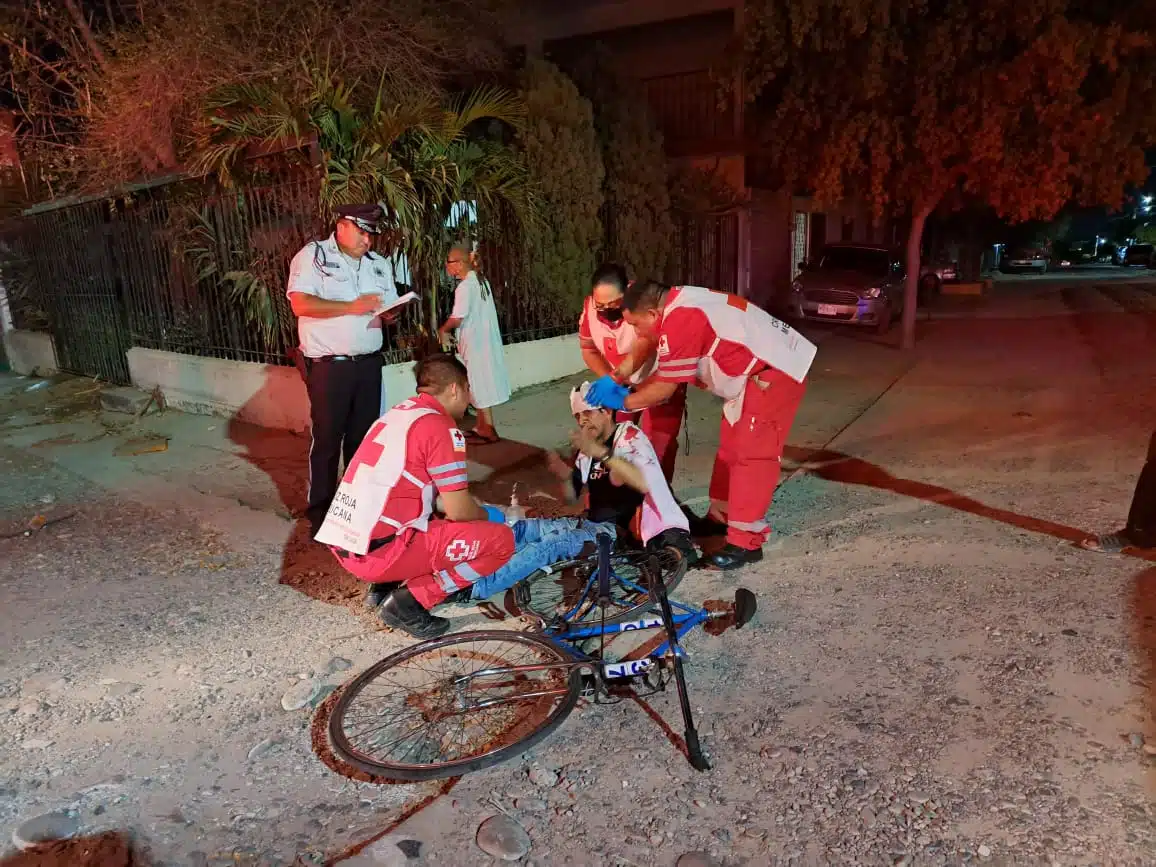 ¡Iba en bicicleta! Javier resulta con severa herida en el cráneo tras ser atropellado en Culiacán 