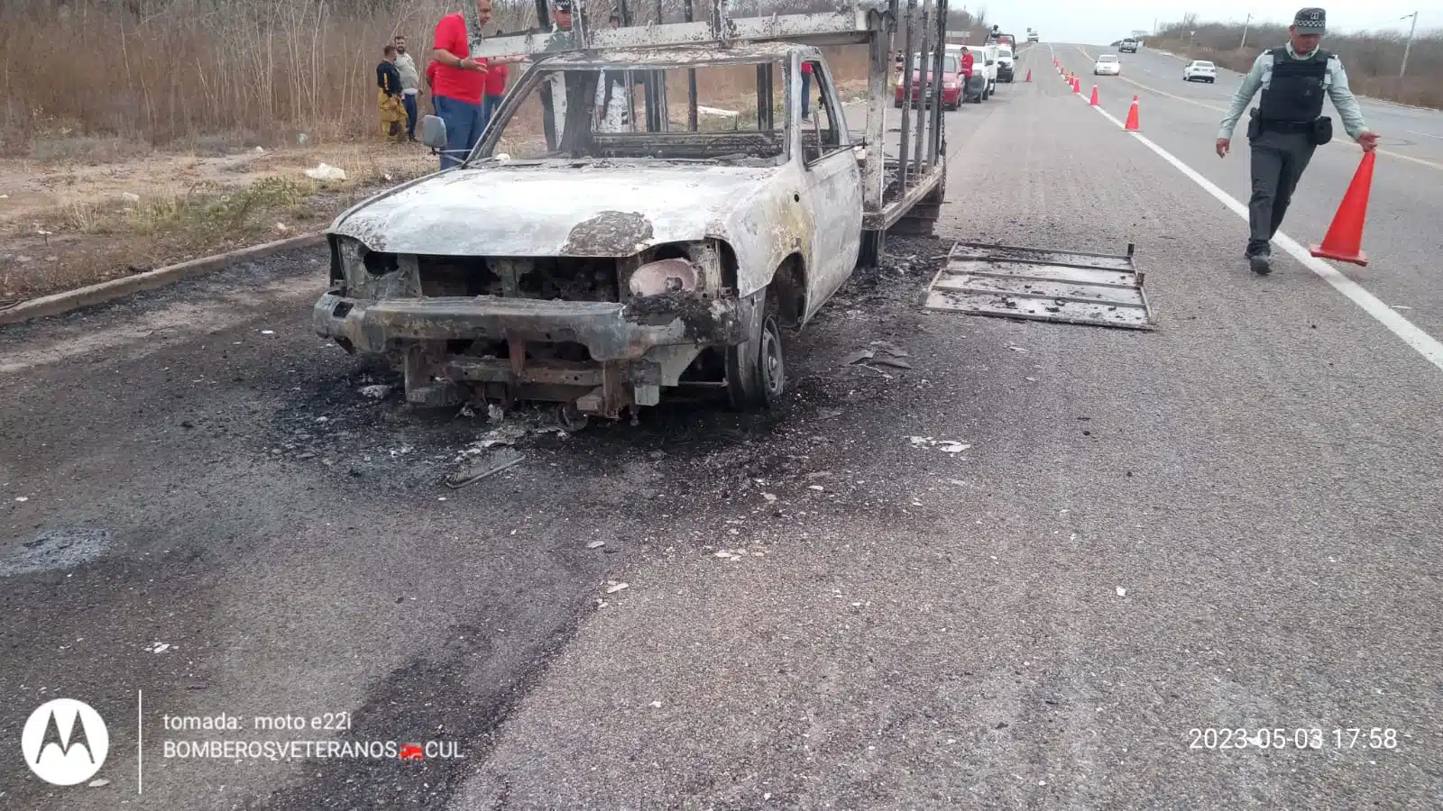 Incendio arrasa con una casa y camioneta con muebles en El Salado, Culiacán
