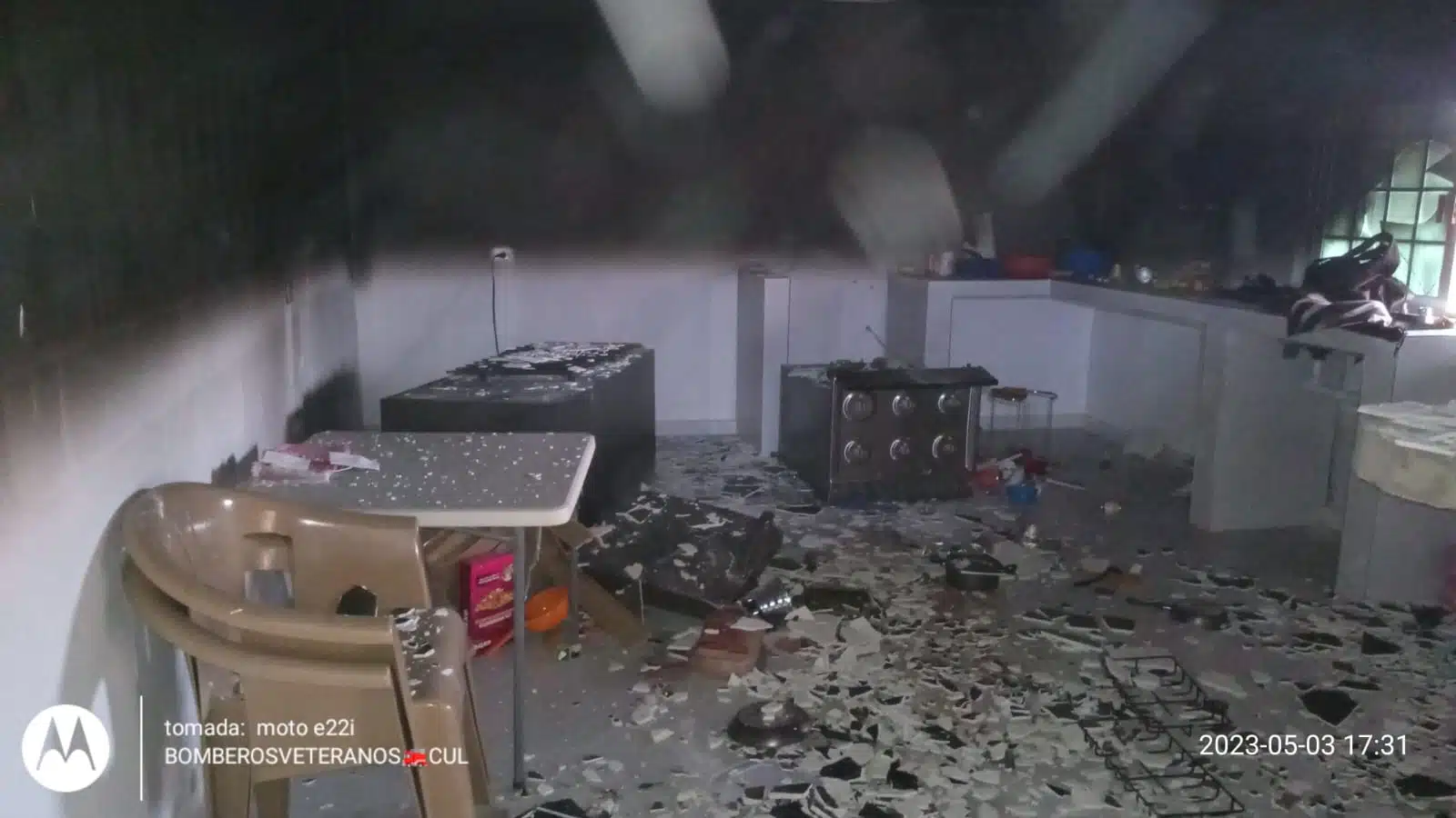 Incendio arrasa con una casa y camioneta con muebles en El Salado, Culiacán