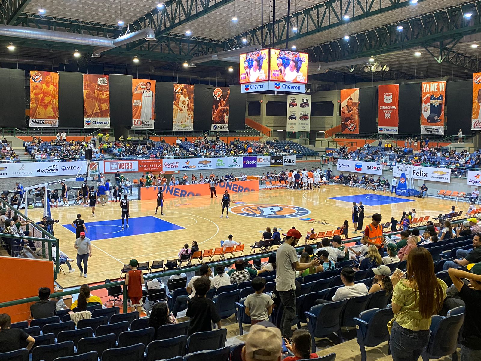 ¡Apoyo verde! En la Serie Cañera, Pioneros arrancó con triunfo ante Halcones
