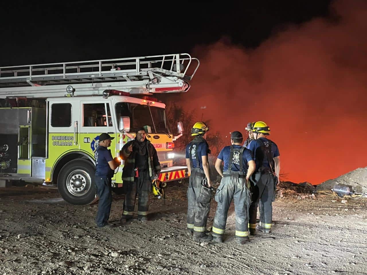 Se incendia basurón del Piggy Back, en Culiacán