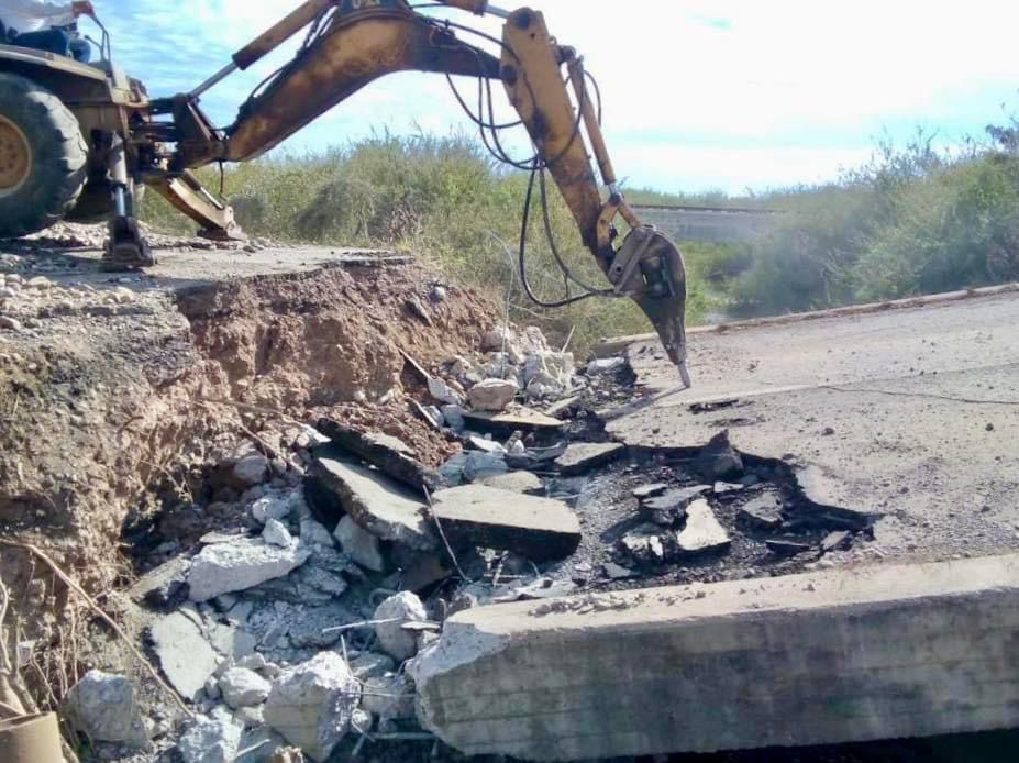 ¡Lo harán nuevo! Demuelen puente en la carretera La Cruz-Potrerillos del Norote, en Elota