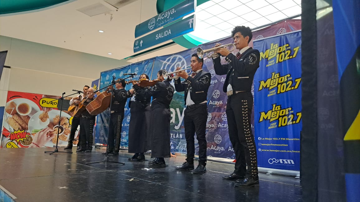 Consienten Plaza Acaya, La Mejor 102.7 y FM Globo 97.9 a las mamás mazatlecas