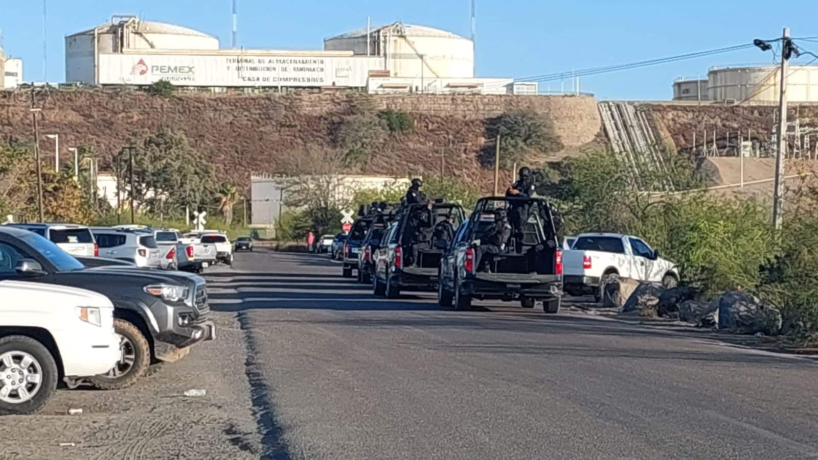 ¿Ya hay denuncias? Acuden agentes de la FGR a la planta de Pemex en Topolobampo