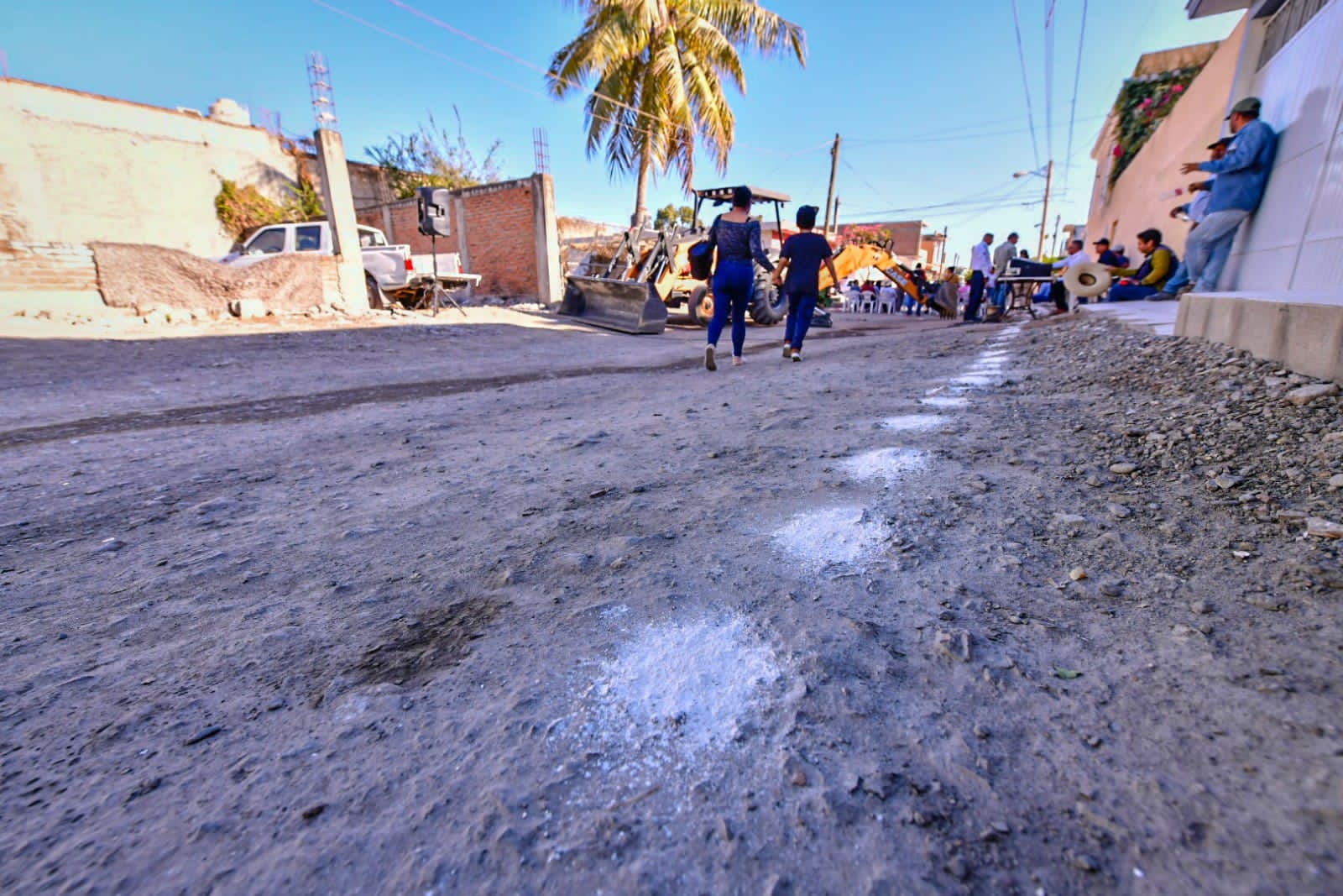 ¡Por fin les llega la pavimentación! Vecinos de la Flores Magón esperaron casi 50 años