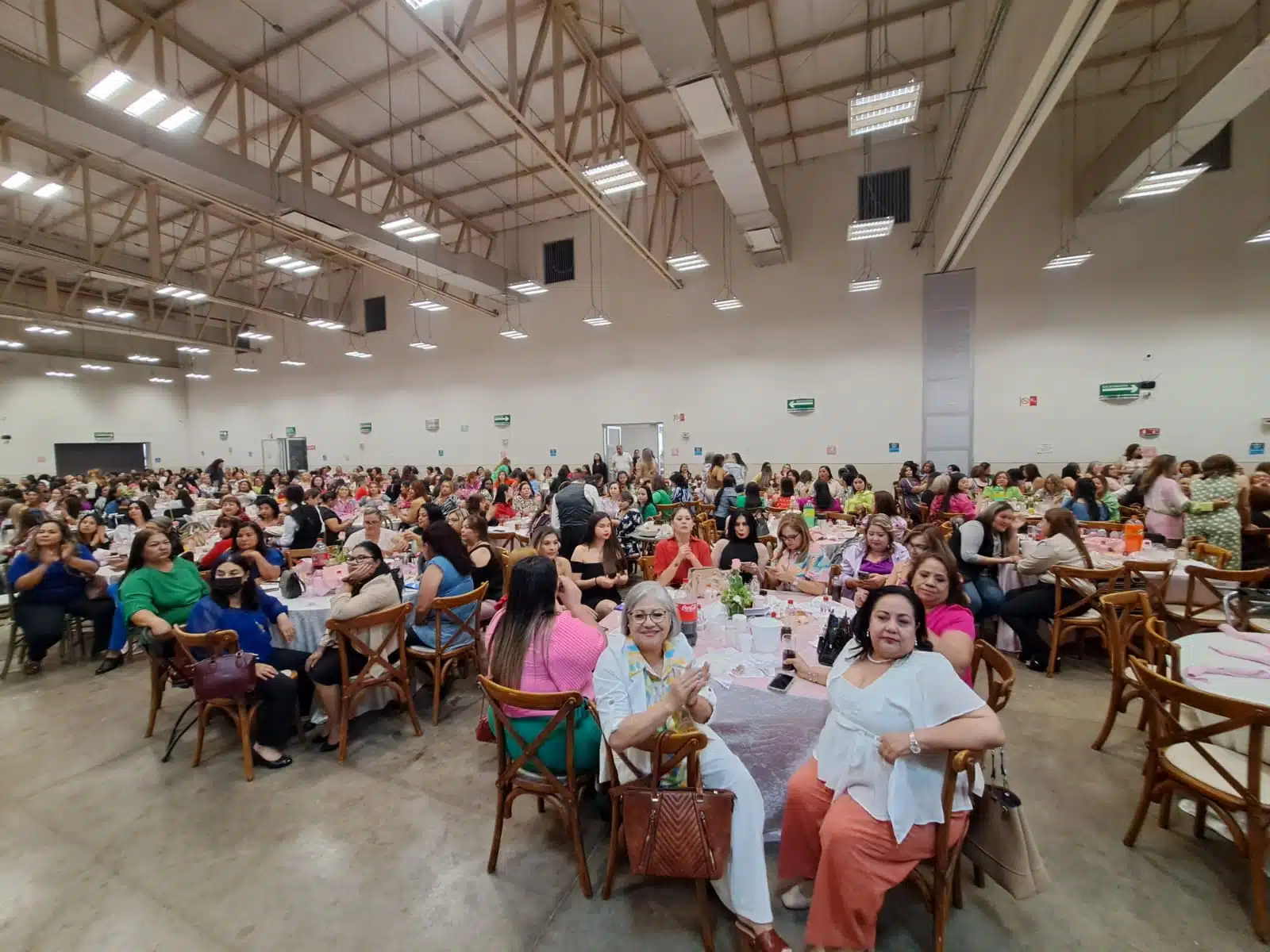 ¡Las festejan en grande! A mamás trabajadoras del Stase; Gobernador asiste a la celebración