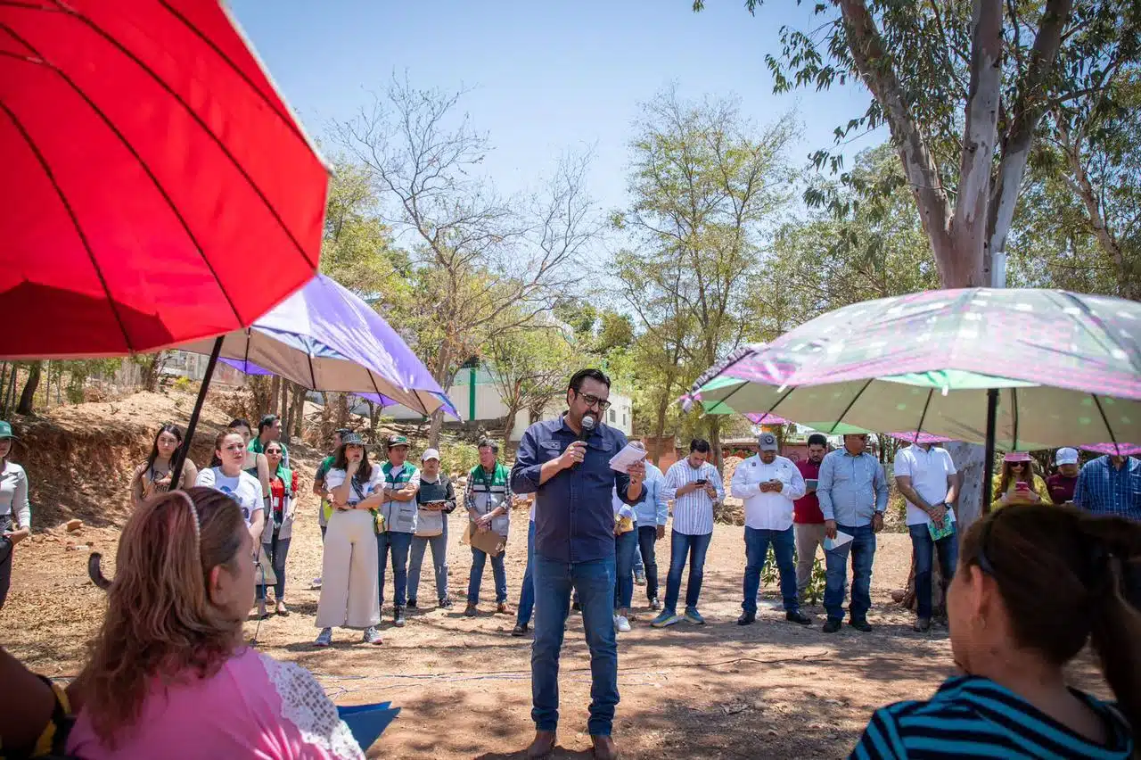 Alcalde de Culiacán hace compromisos con vecinos de Cañadas en “Diálogos por el Bienestar”