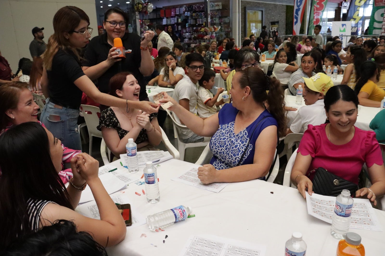 Con fiesta y mucho dinero, así disfrutaron las radioescuchas de RSN el evento de “Mamá con suerte”