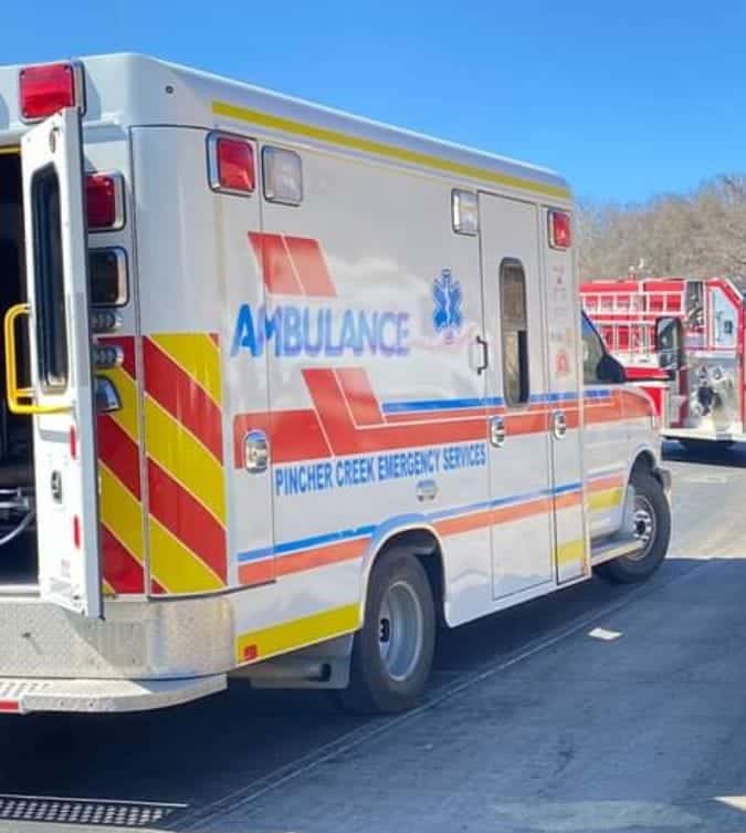 Don Daniel estaba pegándole a una barda con el marro y se le vino encima, en Mazatlán