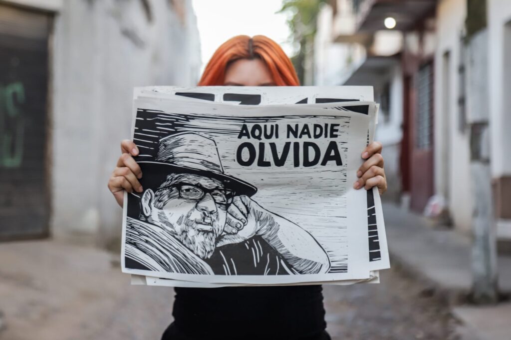 “Malayerba nunca muere” tapizan Culiacán a seis años del crimen de Javier Valdez / Fotos Jesús Verdugo