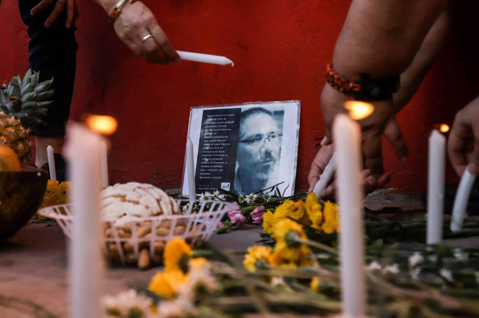 “Malayerba nunca muere” tapizan Culiacán a seis años del crimen de Javier Valdez