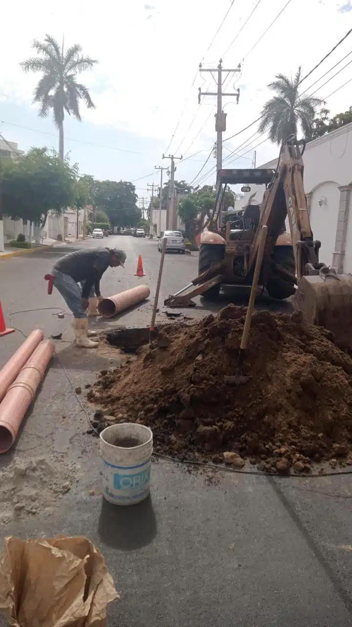 JAPAC repara socavón y drenaje en Las Quintas, Culiacán