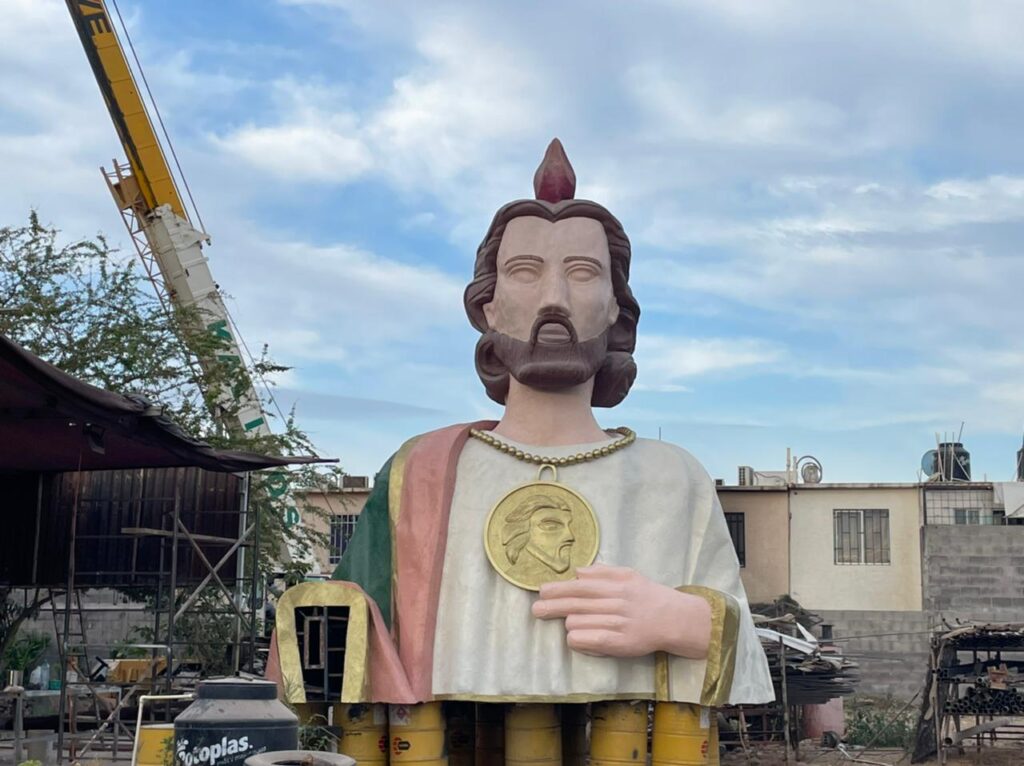 ¡Se va San Judas! Empiezan a desmontar la enorme figura de San Juditas en Culiacán