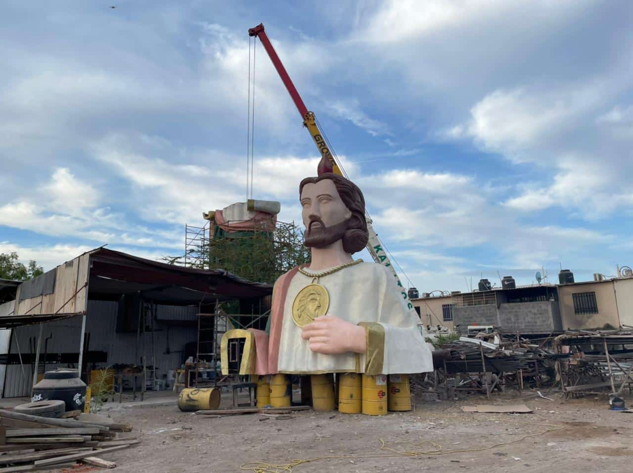 ¡Se va San Judas! Empiezan a desmontar la enorme figura de San Juditas en Culiacán