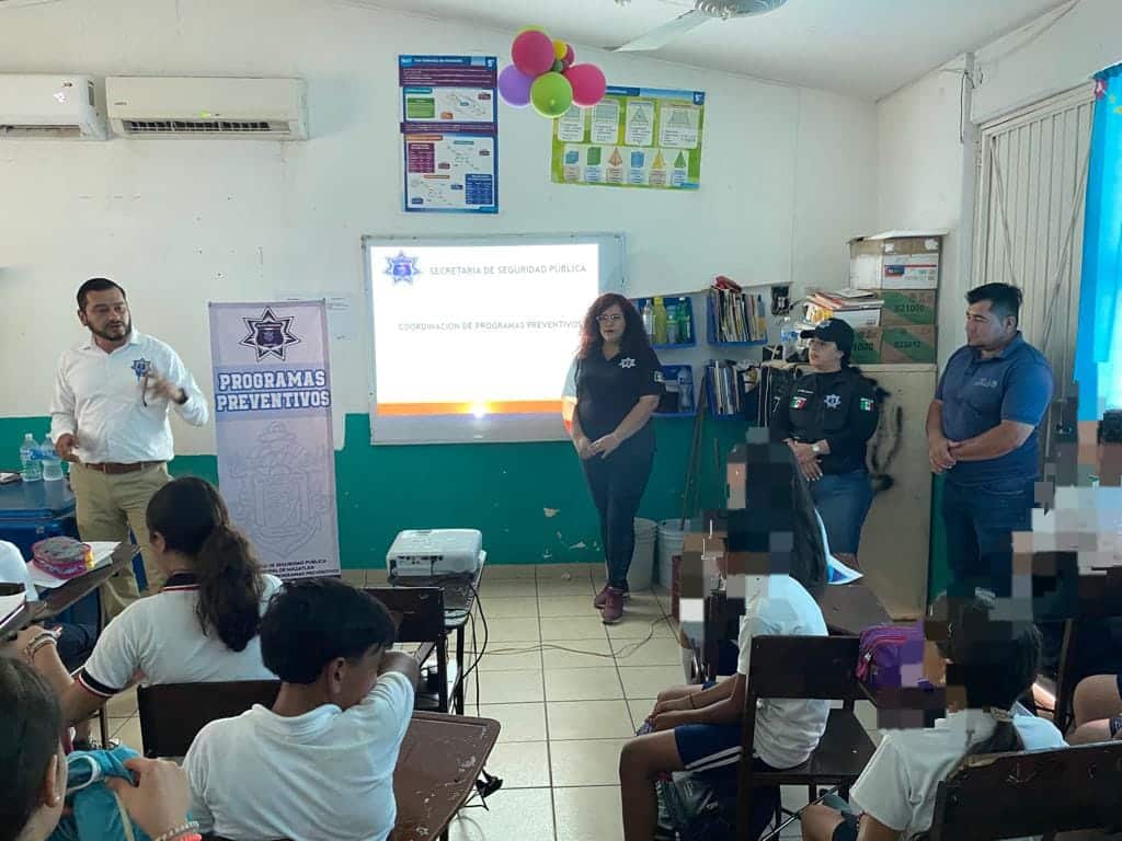 En Mazatlán: Alertan a estudiantes de primaria sobre los riesgos de las redes sociales