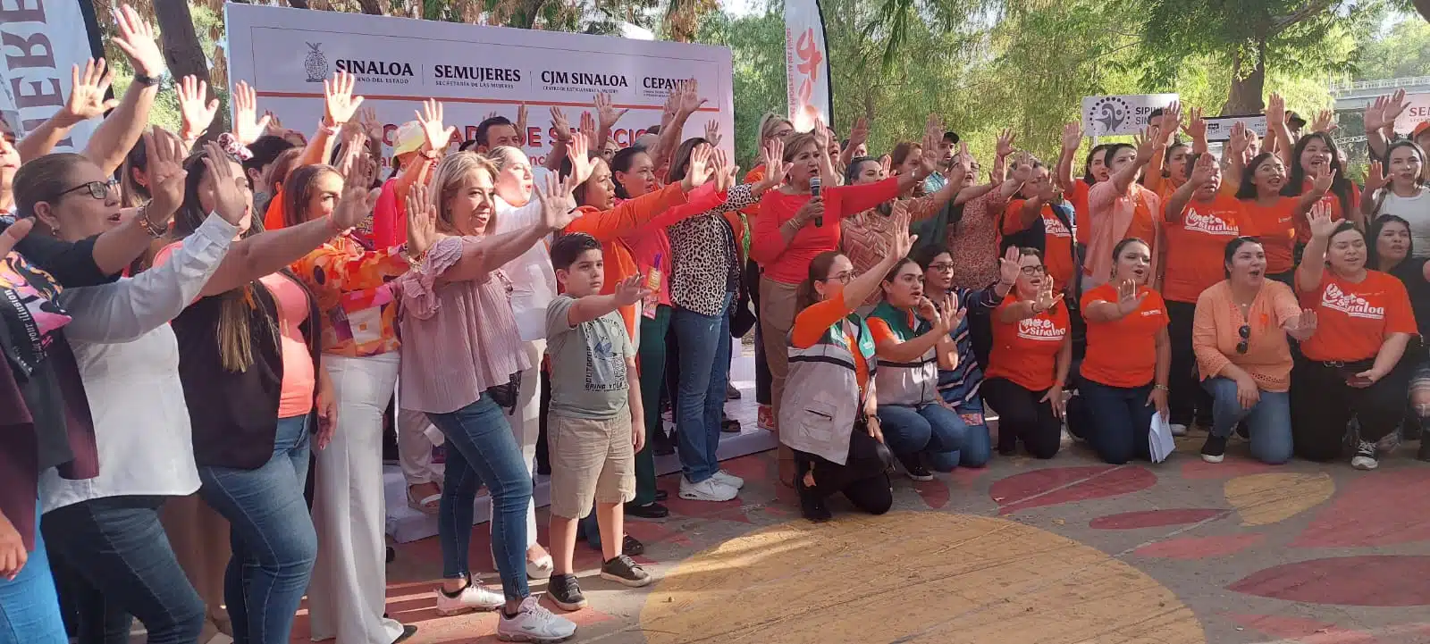 ¡Se visten de naranja! Semujeres realizó la jornada de servicios en Culiacán