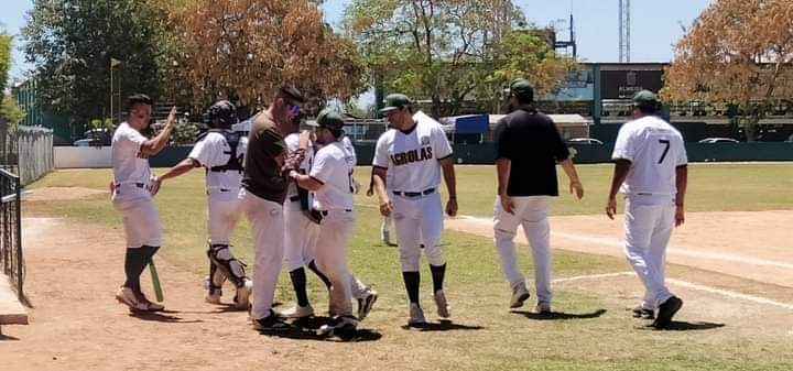 ¡Les ponen un alto! Borregos aplasta a Yankees y escala al liderato de la Liga Japac