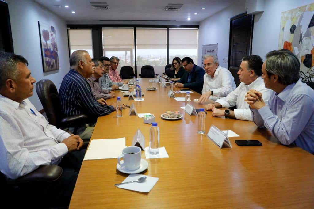 Gobernador y coordinadora estatal de Vivienda