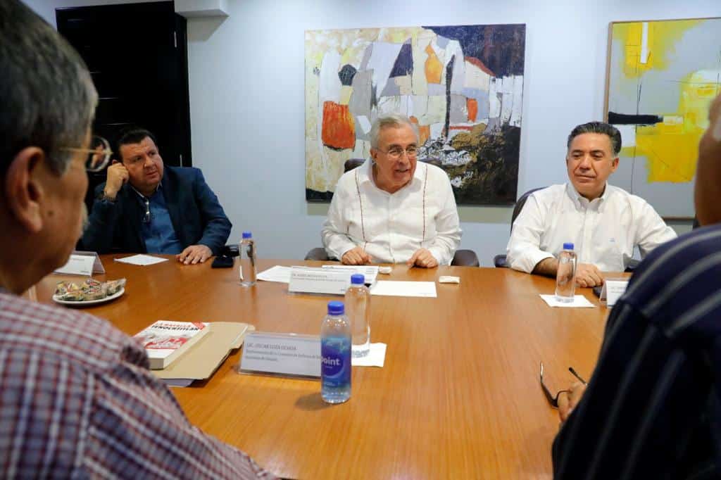 Gobernador y coordinadora estatal de Vivienda
