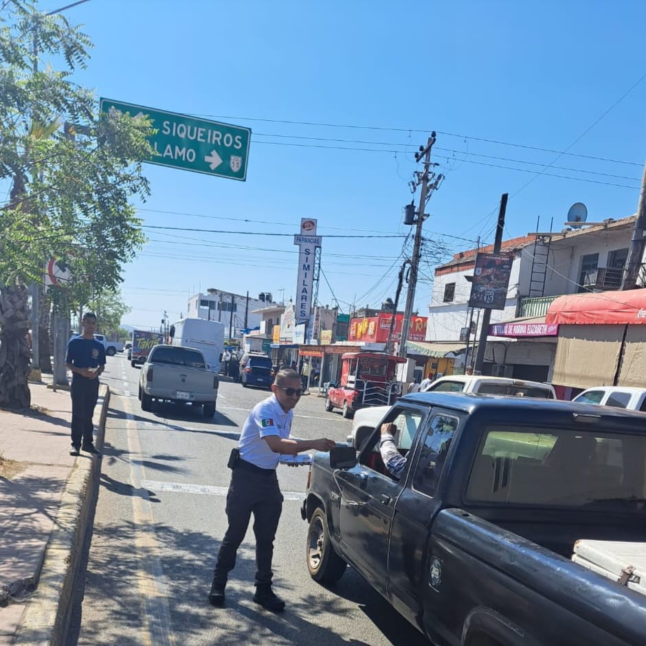 Bomberos Veteranos previenen a villaunenses, en Mazatlán, ante llegada de ciclones al Pacífico