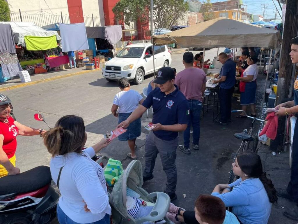 Bomberos Veteranos previenen a villaunenses, en Mazatlán, ante llegada de ciclones al Pacífico