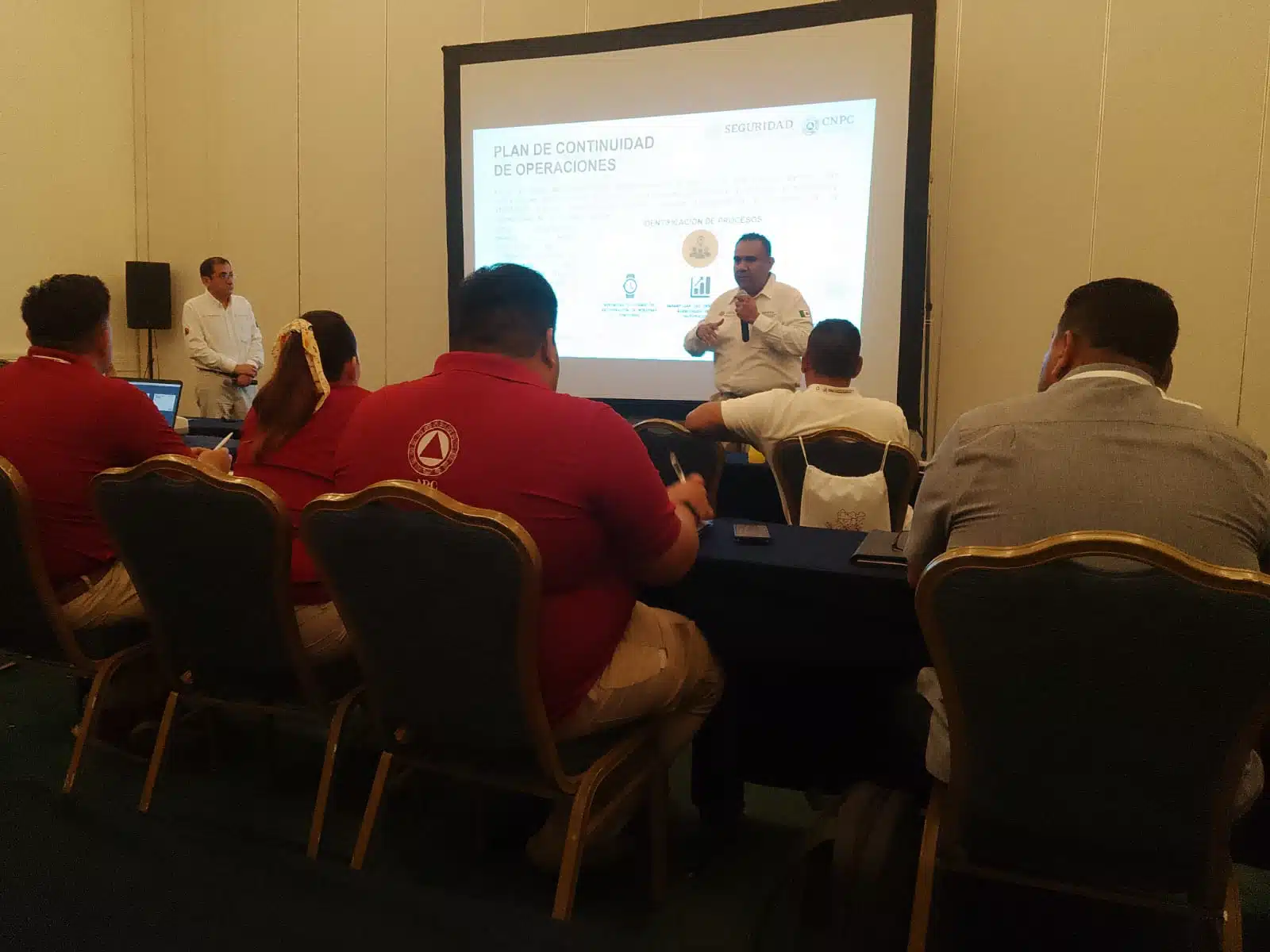 Ante la temporada de huracanes, en Escuinapa capacitan a personal de Protección Civil