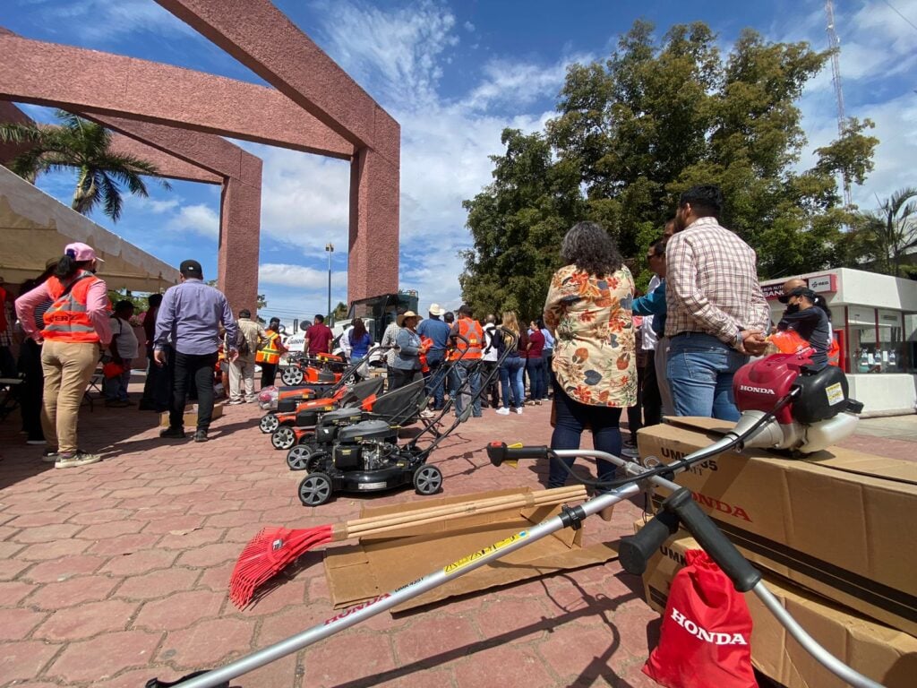 compran equipamiento a Parques y Jardines en Guasave 