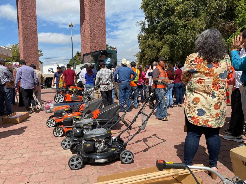 compran equipamiento a Parques y Jardines en Guasave 