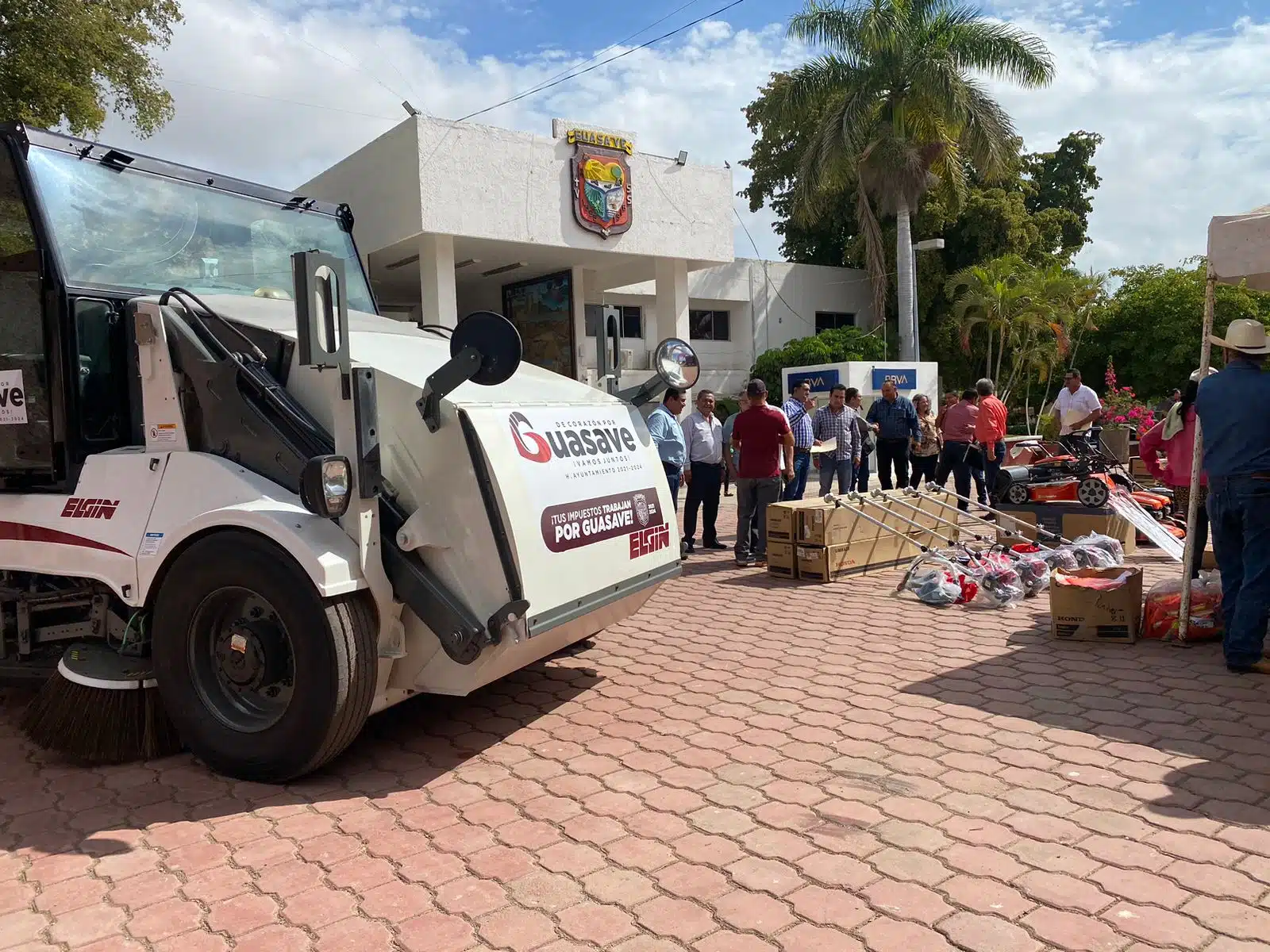 compran equipamiento a Parques y Jardines en Guasave