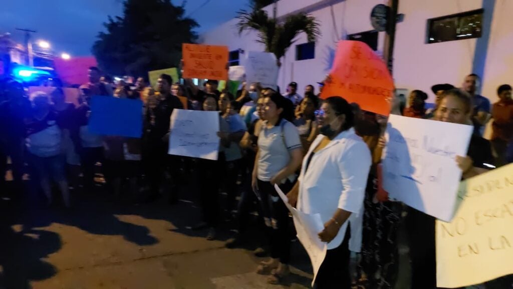 Manifestación de Stasam en el Hospitalito de Mazatlán