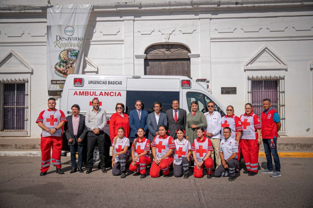 ¡Con las llaves de una nueva ambulancia! Cruz Roja Guasave da la bienvenida a nuevo patronato