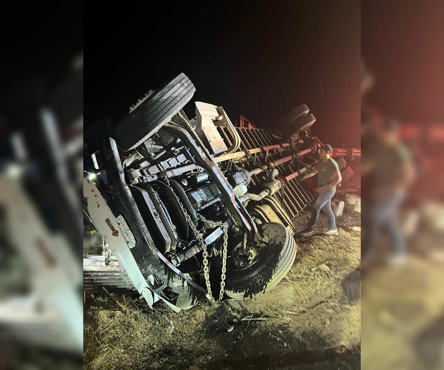 ¡Increíble rescate! Pareja quedó atrapada bajo un torton en accidente por la autopista Mazatlán-Culiacán