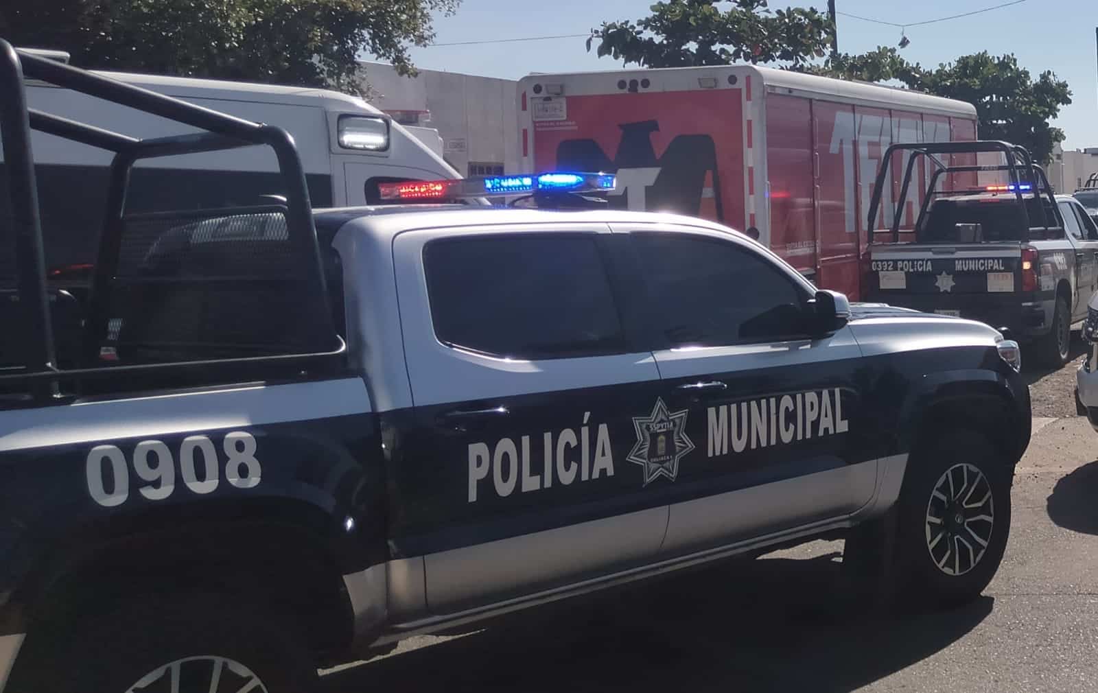 Hombre asalta a una mujer en el sector Barrancos, en Culiacán; le quitó 16 mil pesos