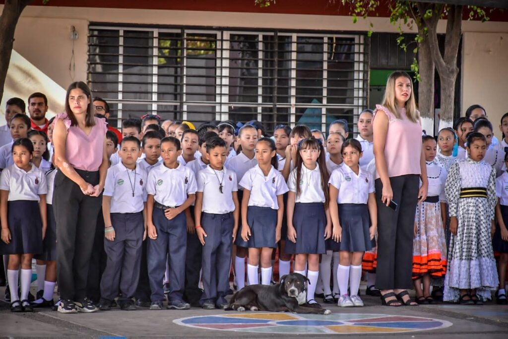 pide alcalde invertir en la educación de niños y jóvenes