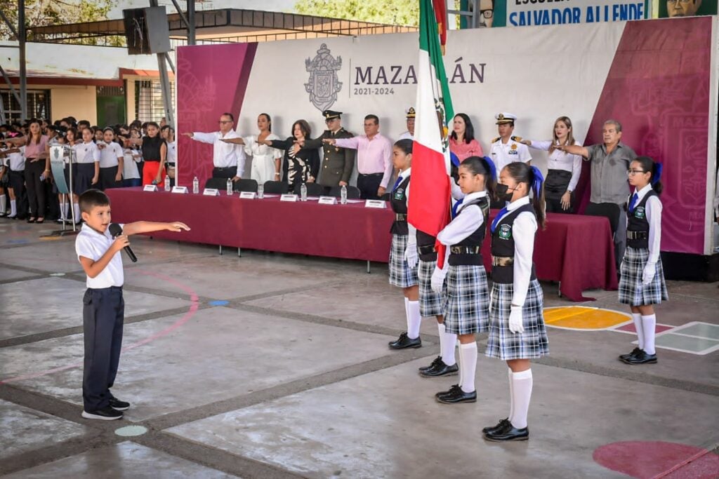 pide alcalde invertir en la educación de niños y jóvenes