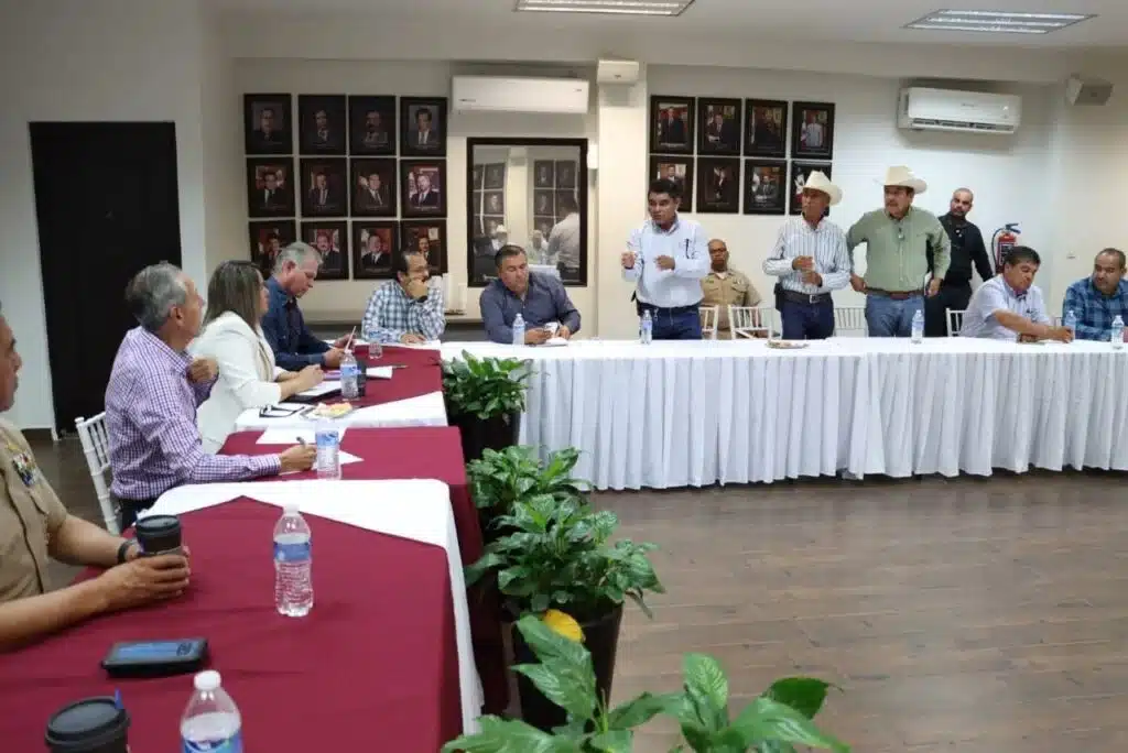 reunión alcalde Ahome y productores agrícolas