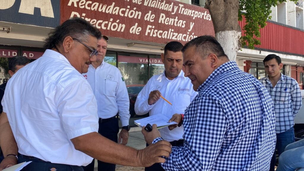 Garantizan sus derechos o habrá huelga: en reunión analizan conflicto laboral de choferes de urbanos