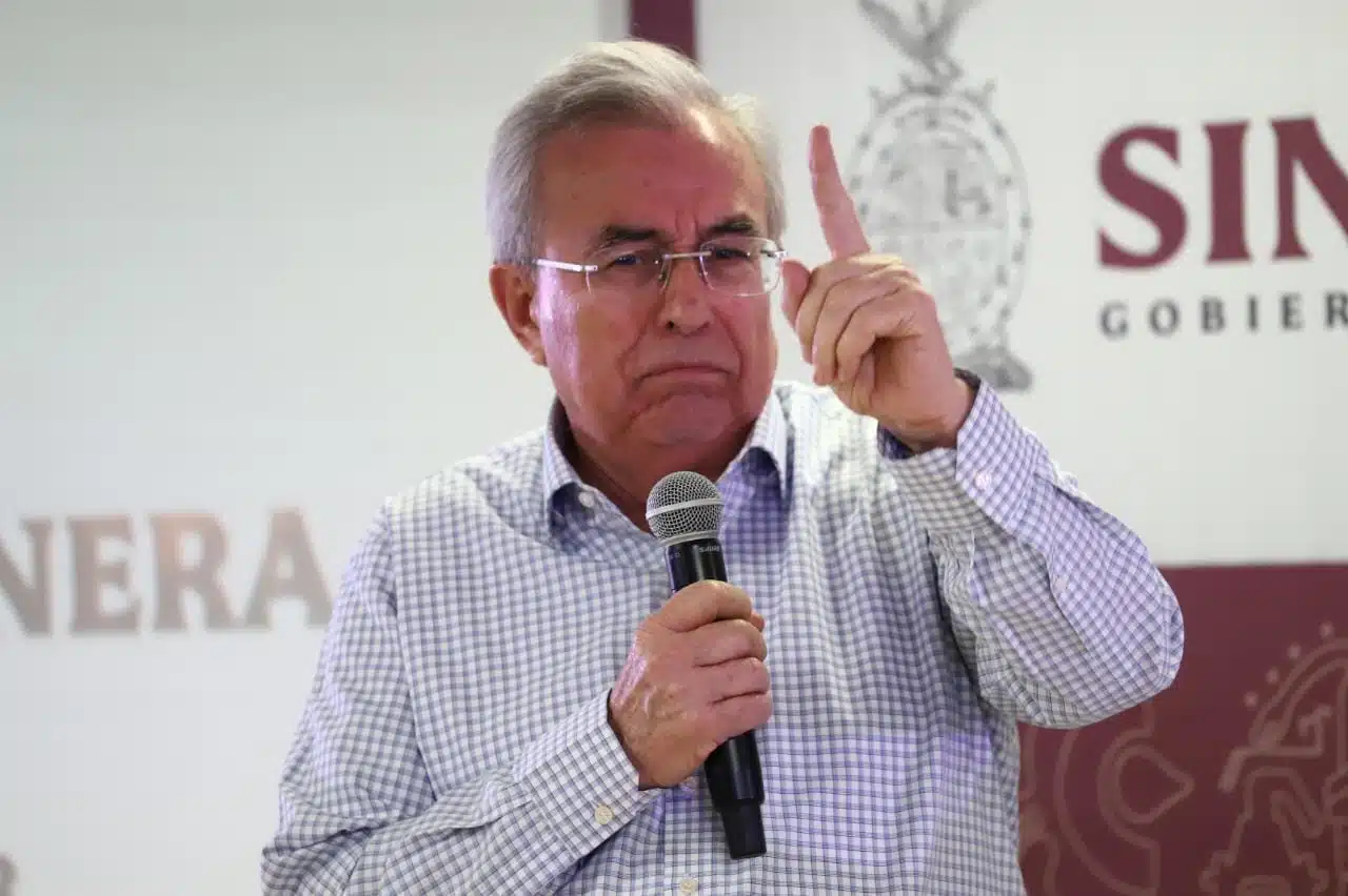 Gobernador Rubén Rocha Moya da su opinión sobre la salida de Sandra Lara y Tony Castañeda del PRI
